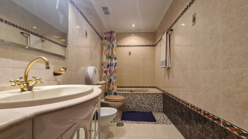 Detached Villa Cabopino Málaga - image 9