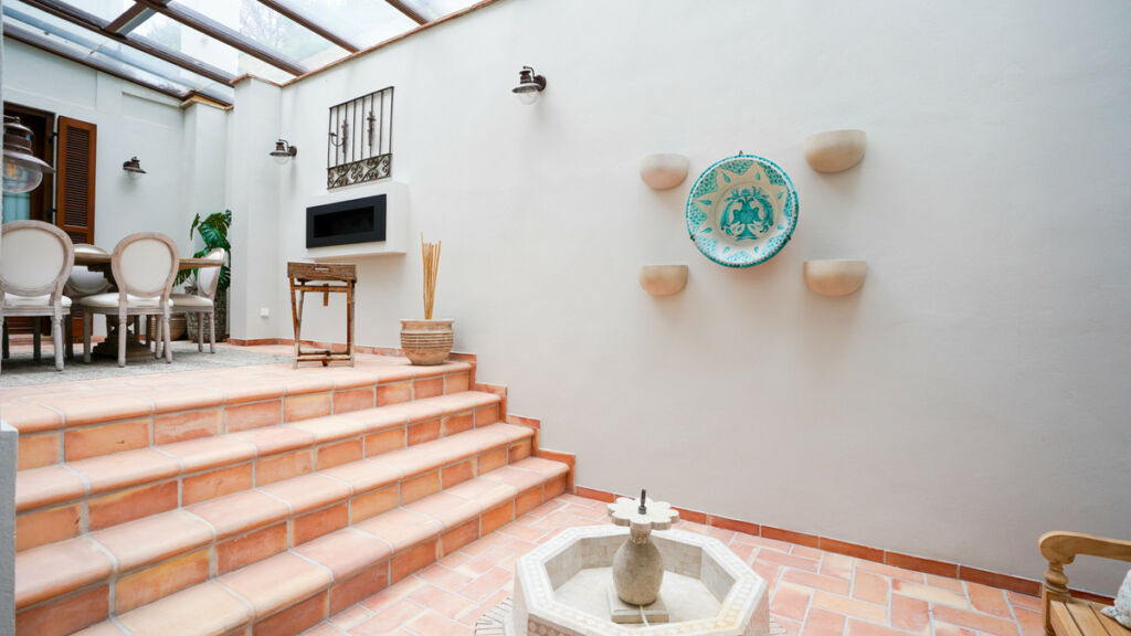 Detached Villa El Madroñal Málaga - image 9