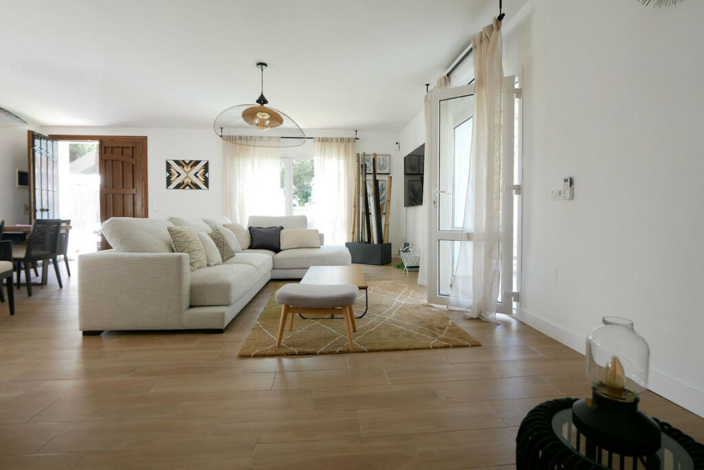 Detached Villa Cabopino Málaga - image 4