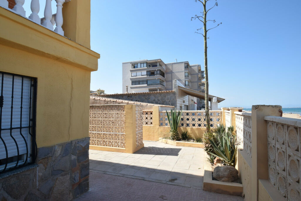 Detached Villa Guardamar del Segura Alicante - image 9