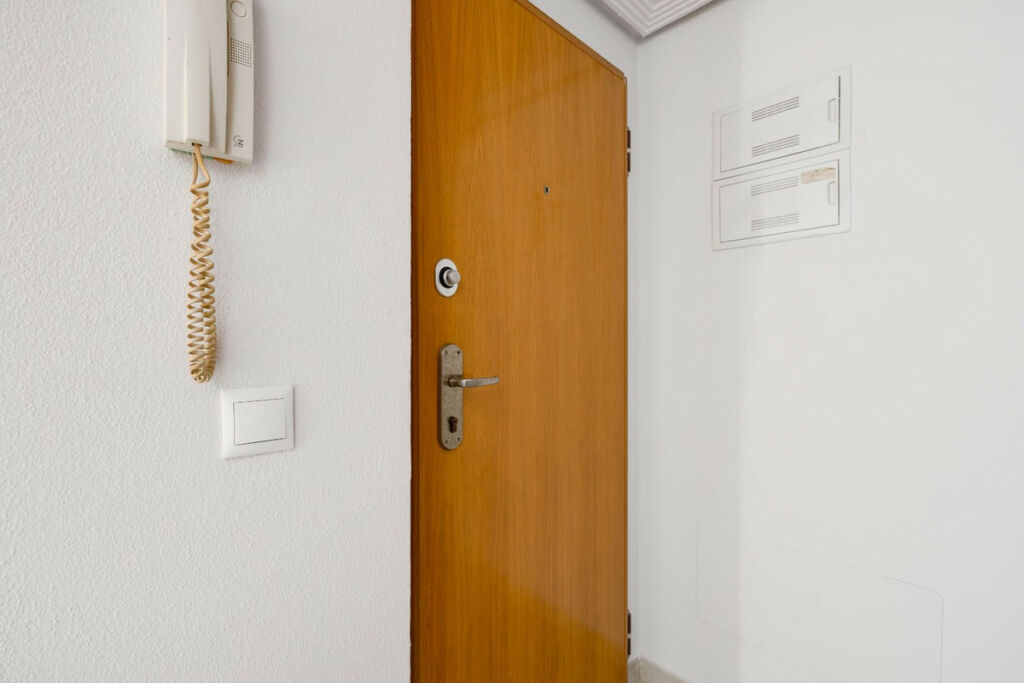 Middle Floor Apartment Torrevieja Alicante - image 9