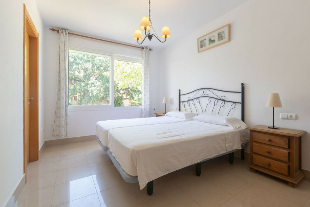Middle Floor Apartment Elviria Málaga - image 9