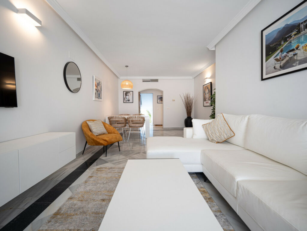 Middle Floor Apartment Nueva Andalucía Málaga - image 9