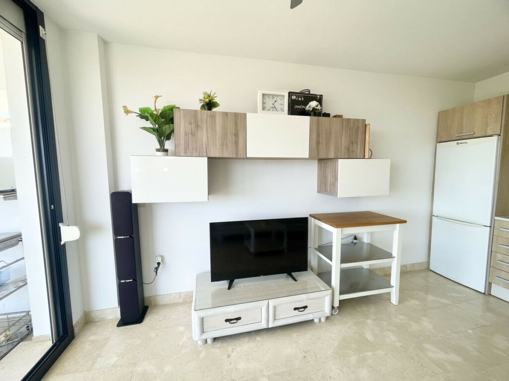 Middle Floor Apartment Riviera del Sol Málaga - image 9