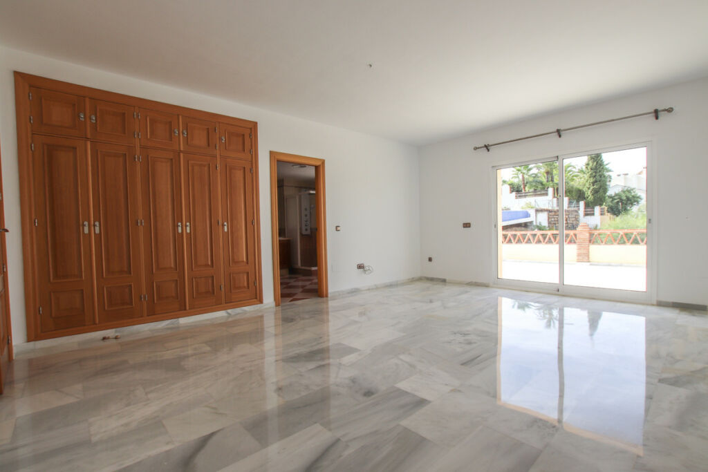 Detached Villa El Rosario Málaga - image 9