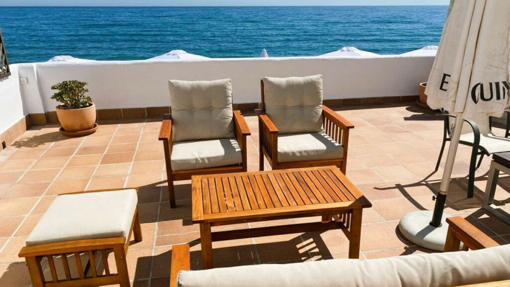 Detached Villa Estepona Málaga - image 9