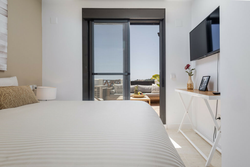 Middle Floor Apartment Estepona Málaga - image 9