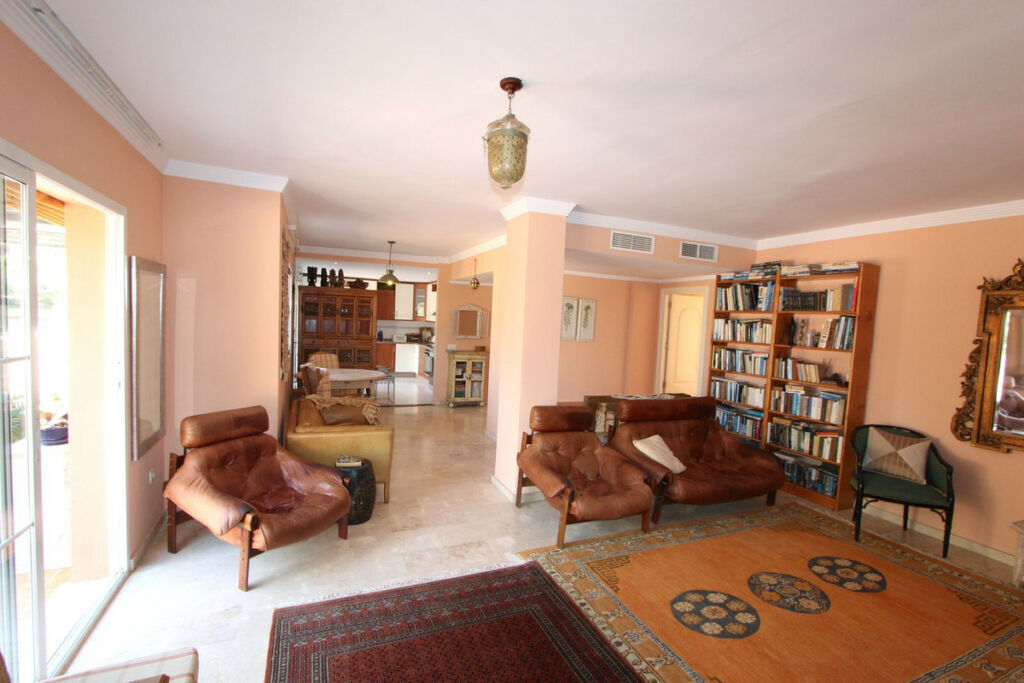 Penthouse Elviria Málaga - image 9