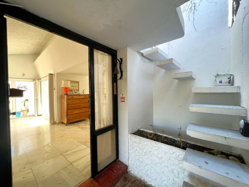 Detached Villa Estepona Málaga - image 9