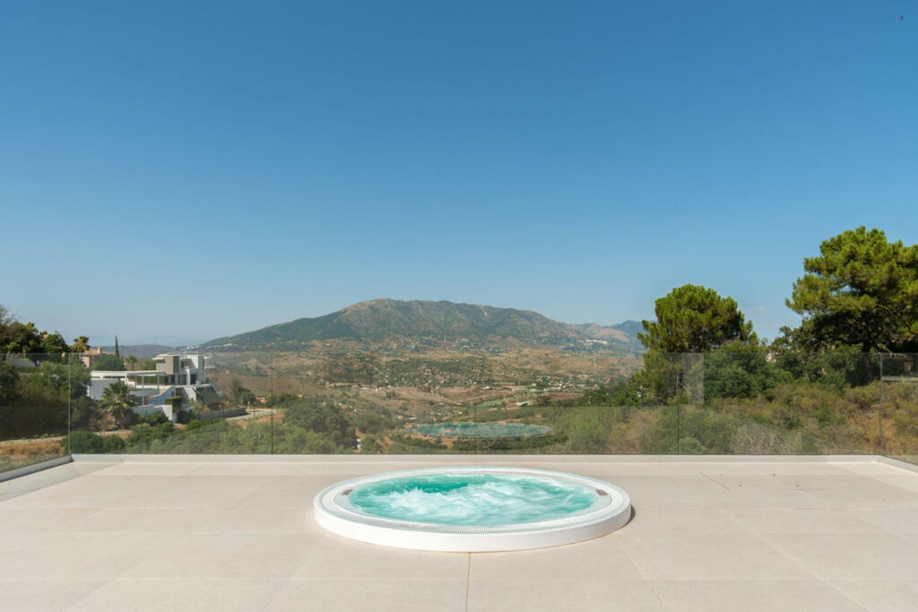 Detached Villa La Mairena Málaga - image 9