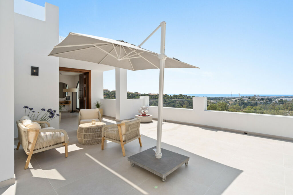 Detached Villa Nueva Andalucía Málaga - image 9