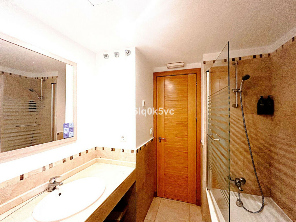 Middle Floor Apartment Manilva Málaga - image 9