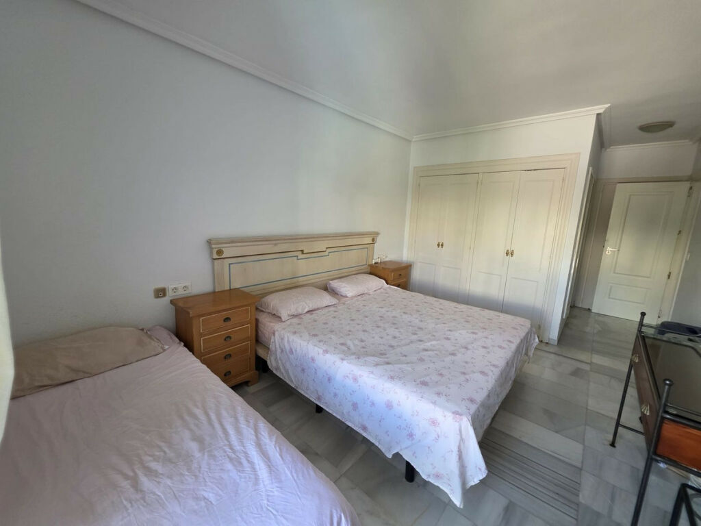 Middle Floor Apartment Puerto Banús Málaga - image 8