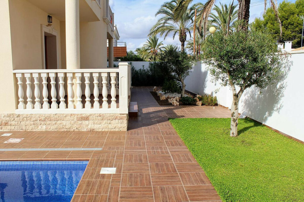 Detached Villa Cabo Roig Alicante - image 9