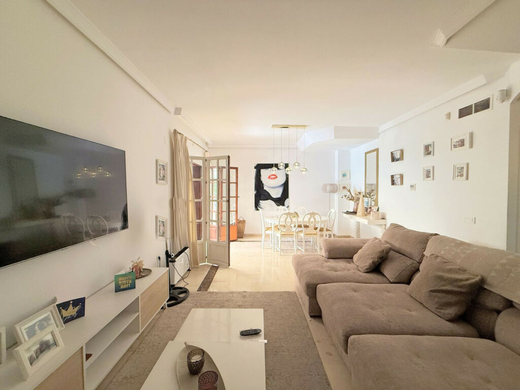 Townhouse Estepona Málaga - image 9