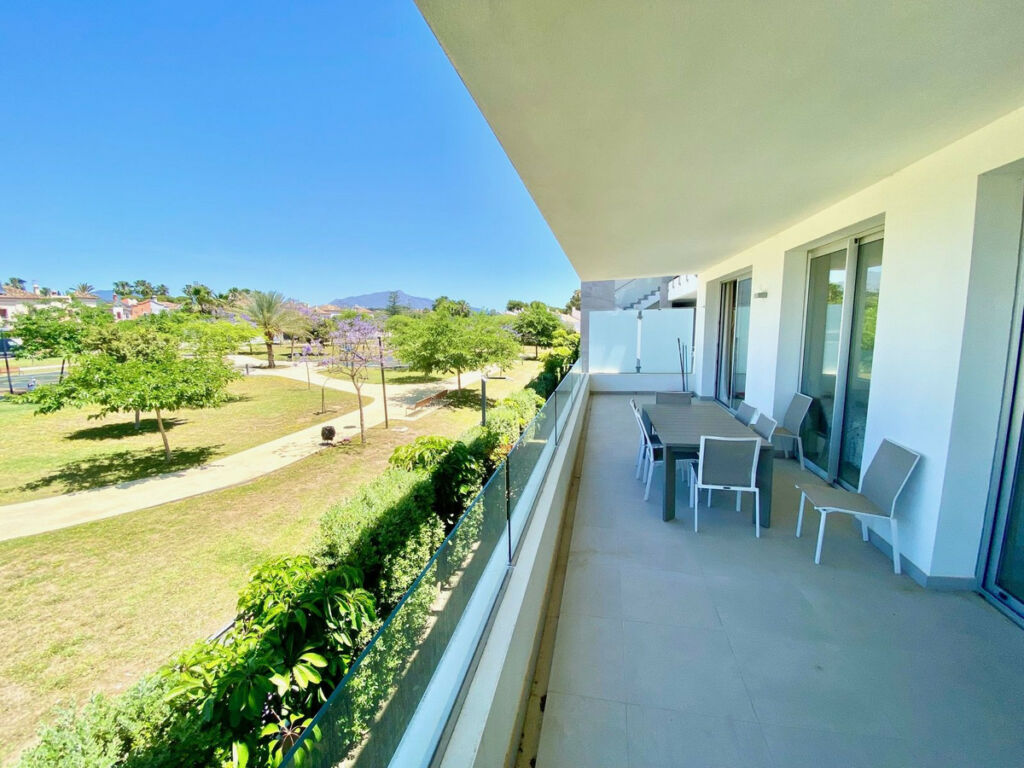 Middle Floor Apartment Estepona Málaga - image 9