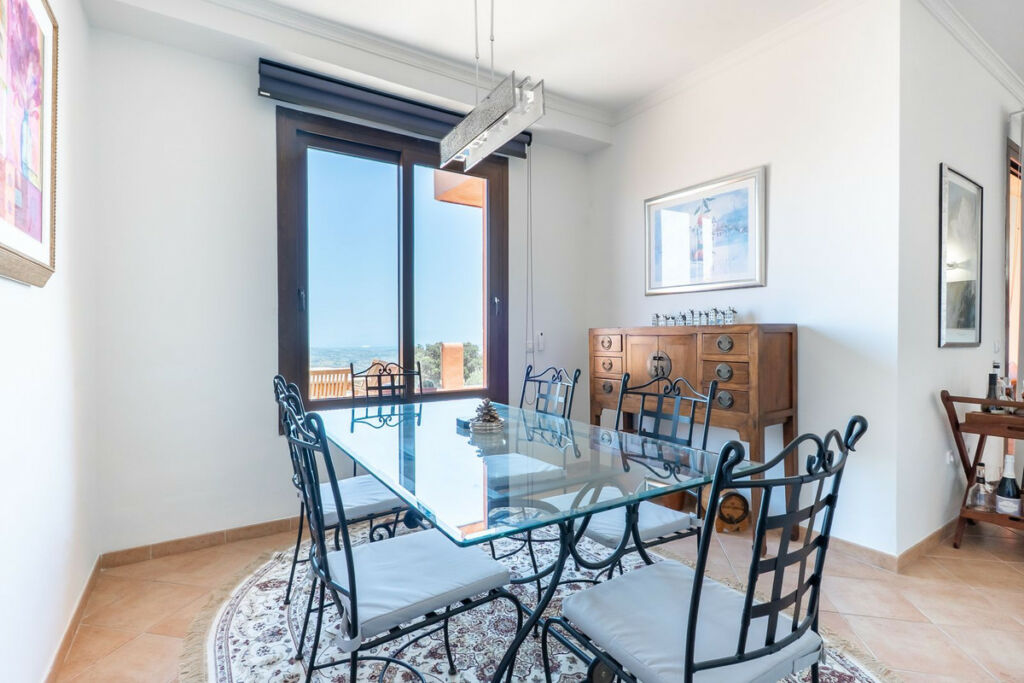 Middle Floor Apartment La Mairena Málaga - image 9