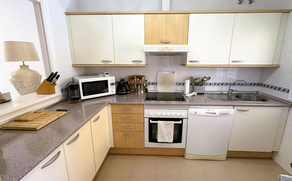 Townhouse La Duquesa Málaga - image 9