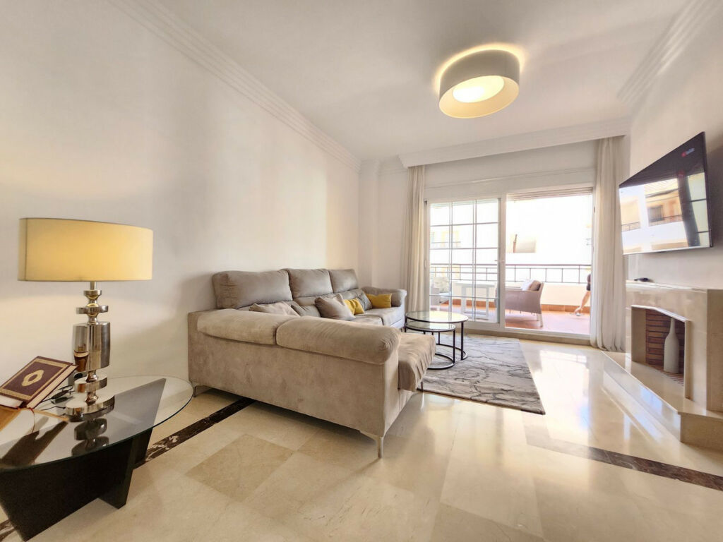 Middle Floor Apartment Nueva Andalucía Málaga - image 9