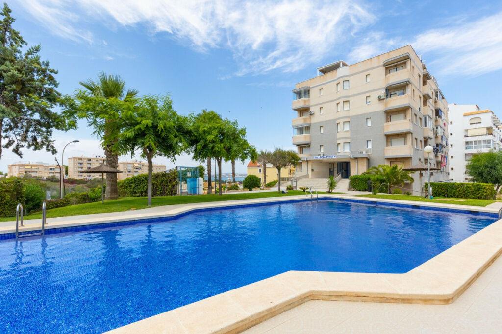 Middle Floor Apartment Torrevieja Alicante