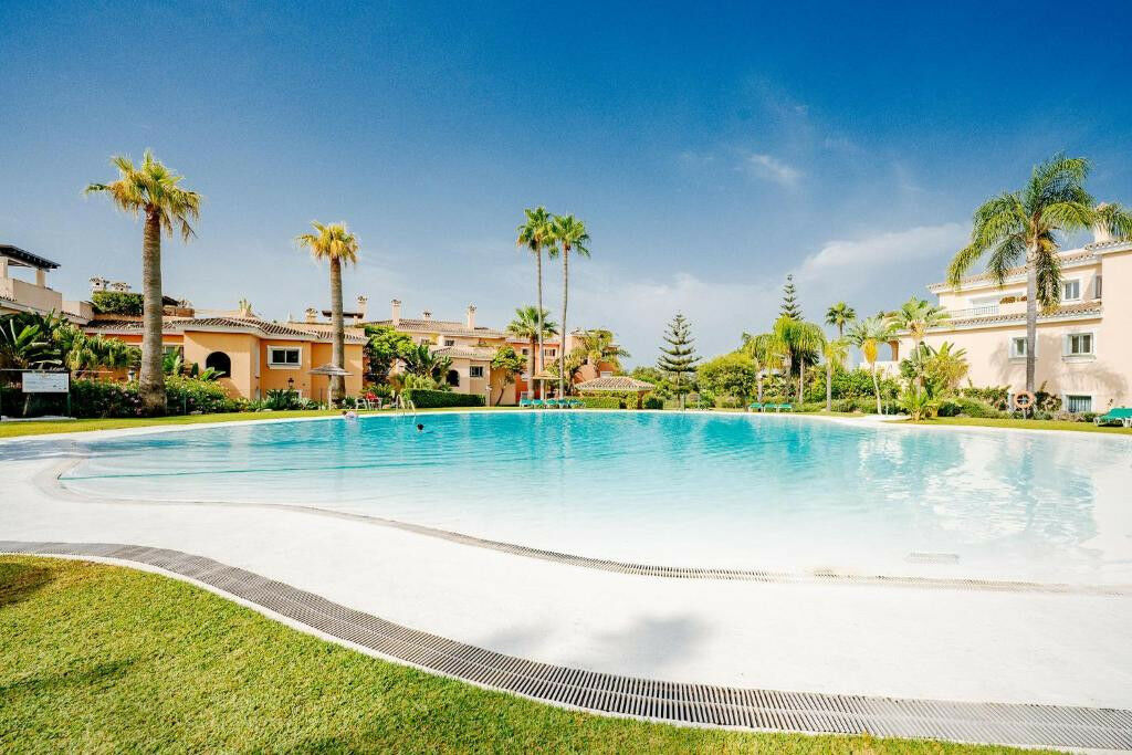 Middle Floor Apartment Estepona Málaga