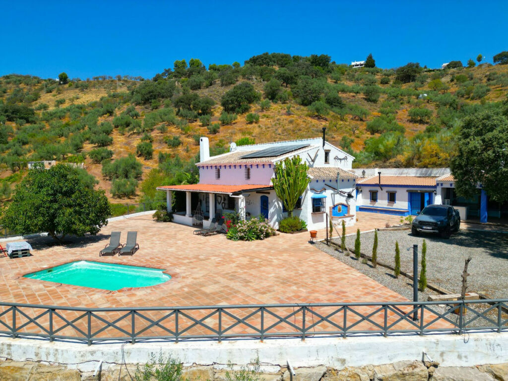 Detached Villa Riogordo Málaga