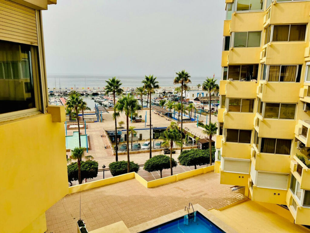 Middle Floor Apartment Marbella Málaga - image 5