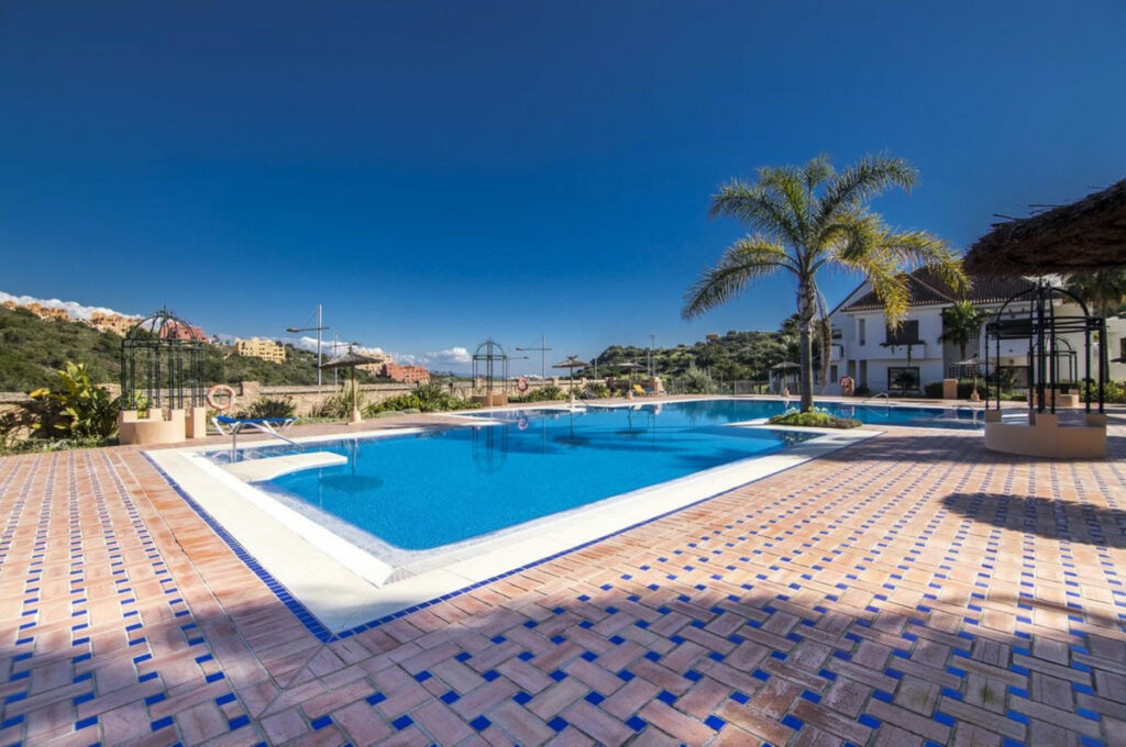 Penthouse La Duquesa Málaga - image 18
