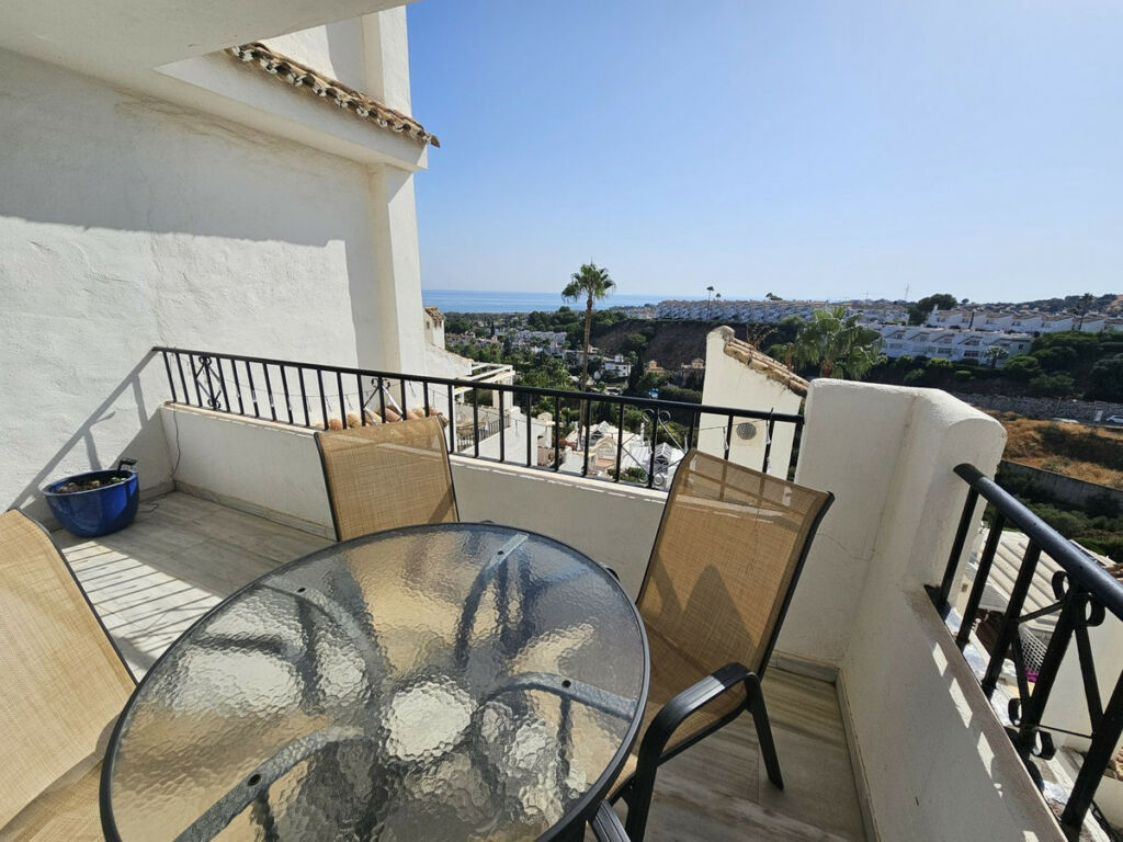 Middle Floor Apartment Calahonda Málaga - image 6