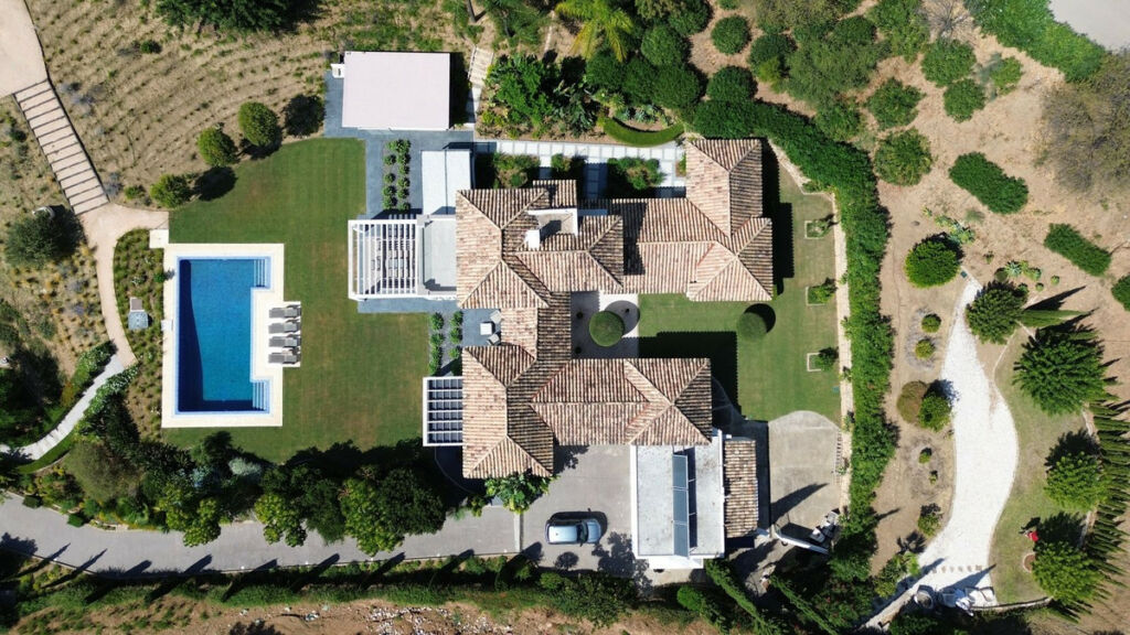Detached Villa Benahavís Málaga - image 2