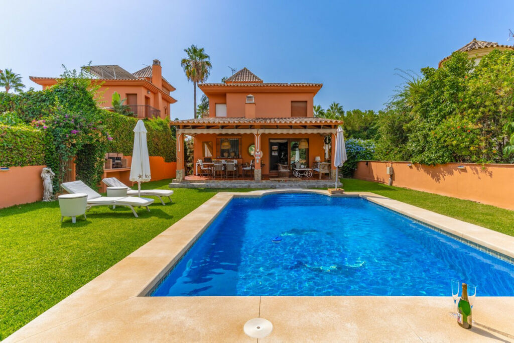 Detached Villa Sierrezuela Málaga