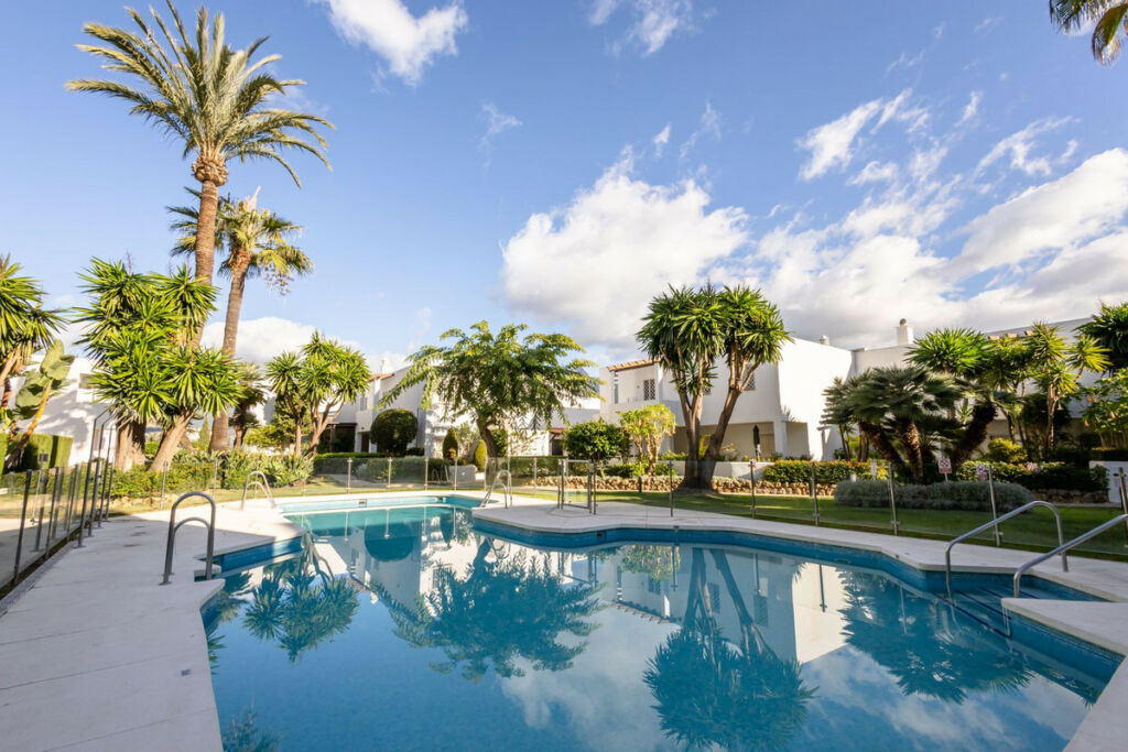 Middle Floor Apartment Nueva Andalucía Málaga