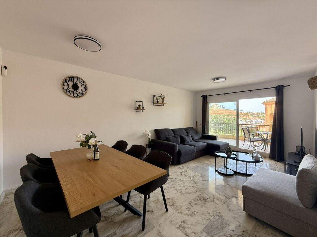 Middle Floor Apartment La Cala Málaga