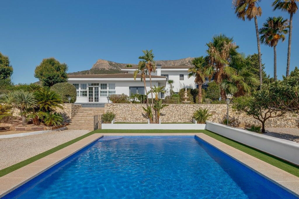 Detached Villa Calpe Alicante - image 2