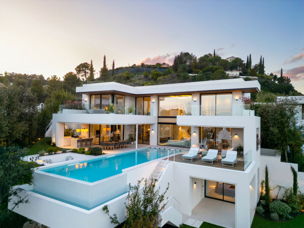 Detached Villa Benahavís Málaga - image 2