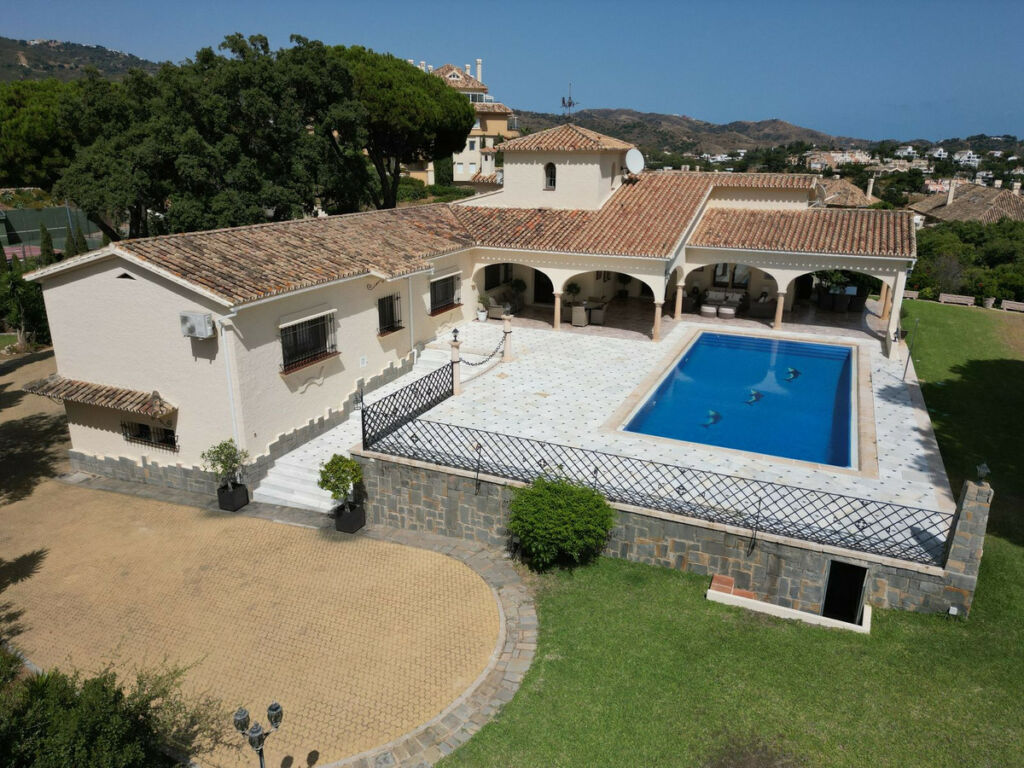 Detached Villa Elviria Málaga - image 5