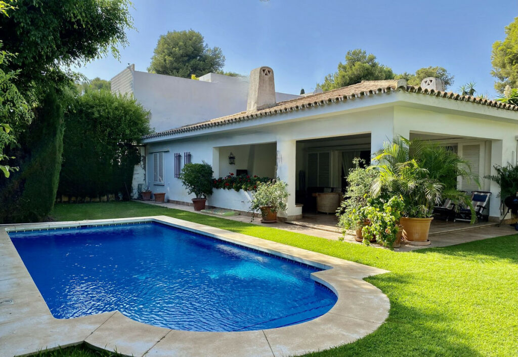 Detached Villa Los Monteros Málaga