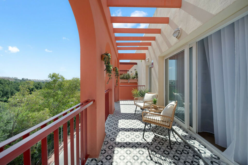 Middle Floor Apartment Torrequebrada Málaga - image 2