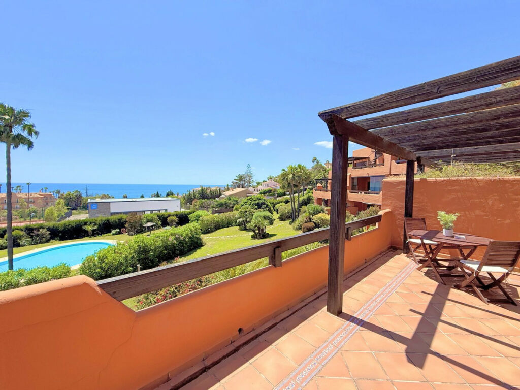 Middle Floor Apartment Estepona Málaga