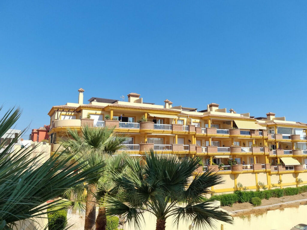 Middle Floor Apartment Calahonda Málaga - image 6