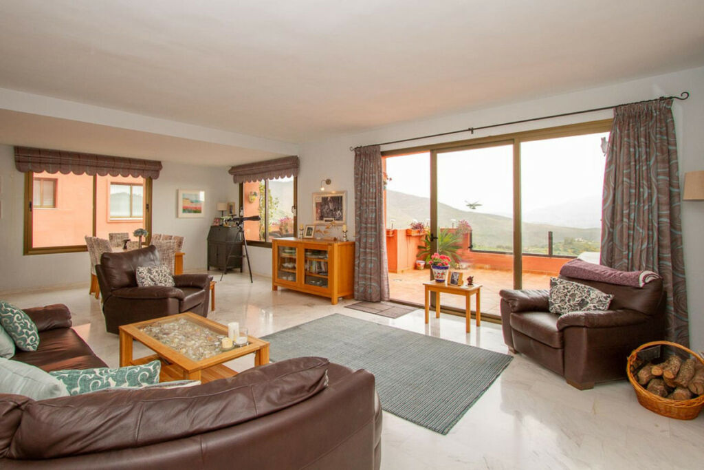 Middle Floor Apartment La Mairena Málaga