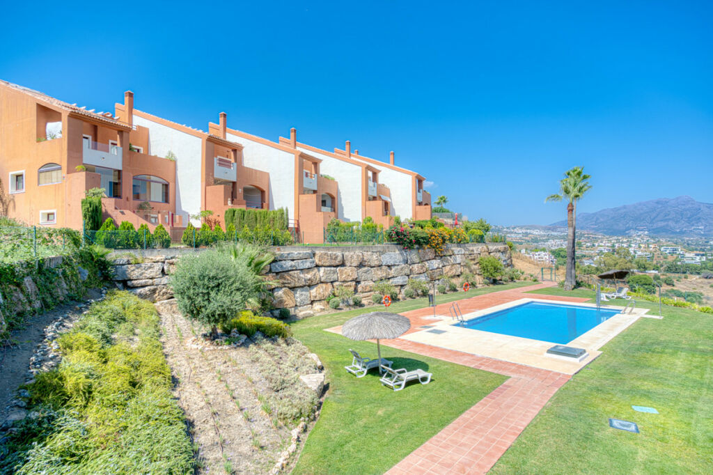 Townhouse Benahavís Málaga - image 2