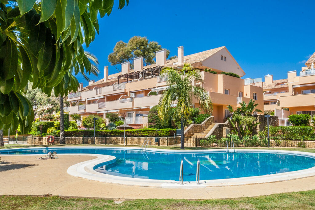 Middle Floor Apartment Elviria Málaga