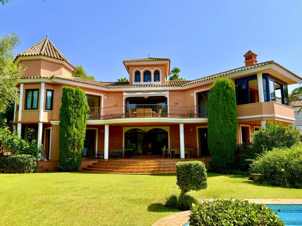 Detached Villa Sierra Blanca Málaga