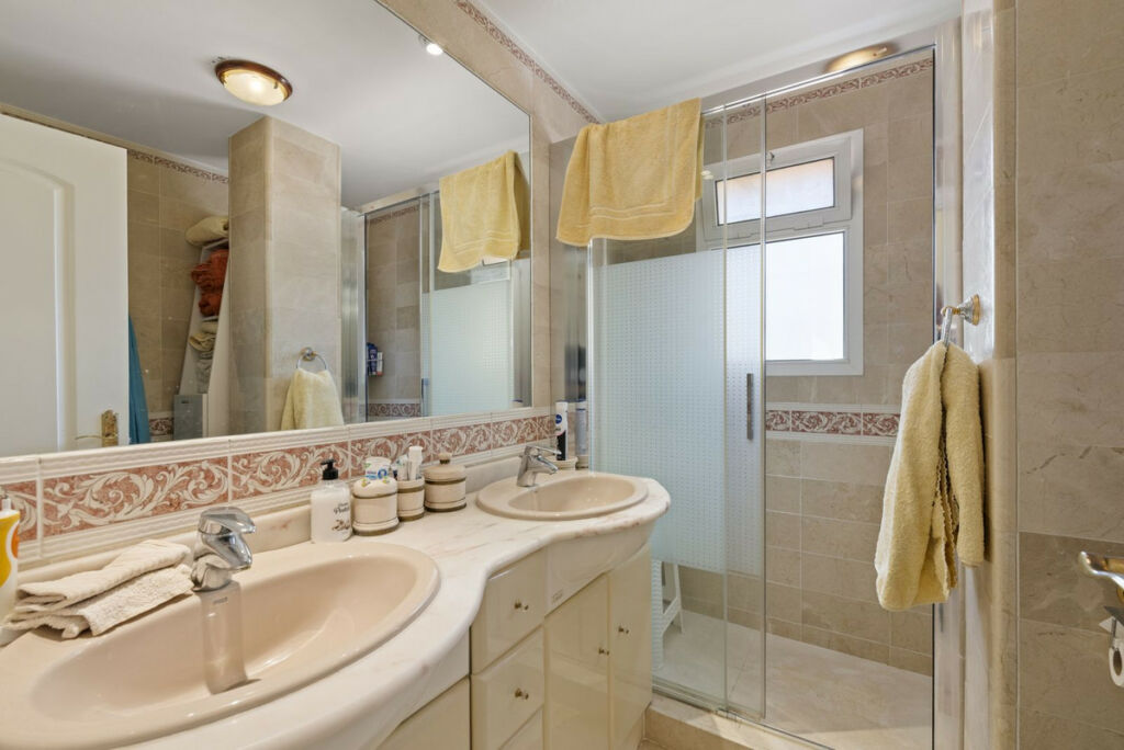 Penthouse Nueva Andalucía Málaga - image 15