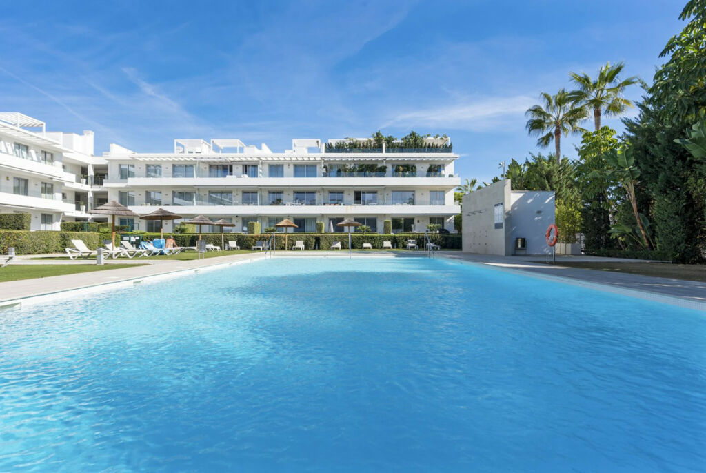 Middle Floor Apartment Estepona Málaga