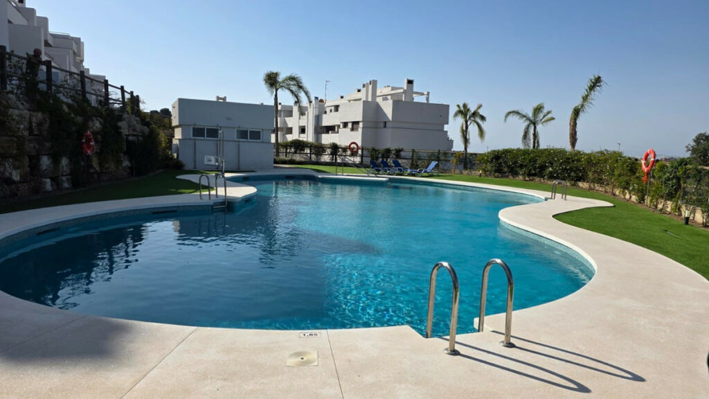 Middle Floor Apartment Estepona Málaga - image 15