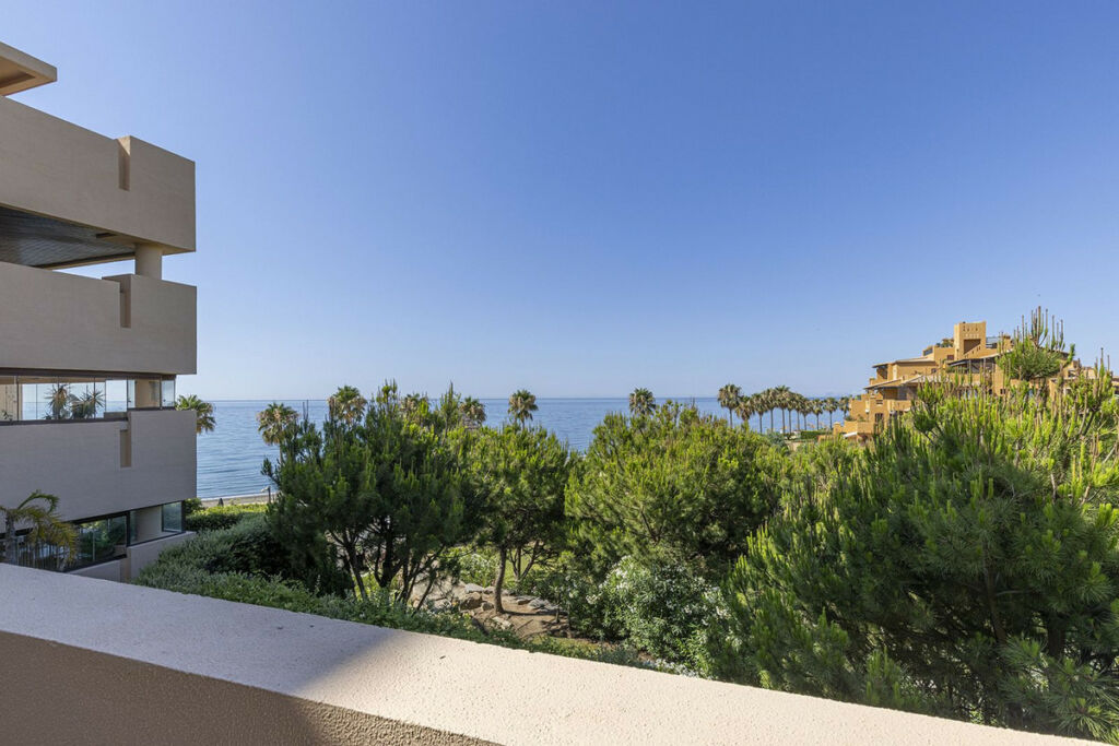 Middle Floor Apartment Estepona Málaga