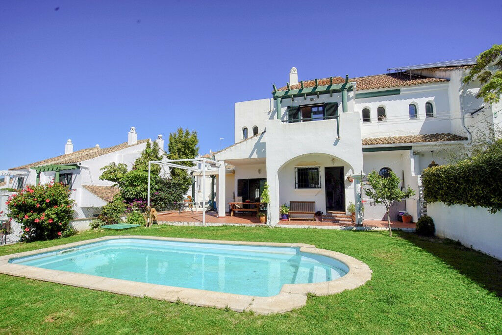 Detached Villa La Duquesa Málaga