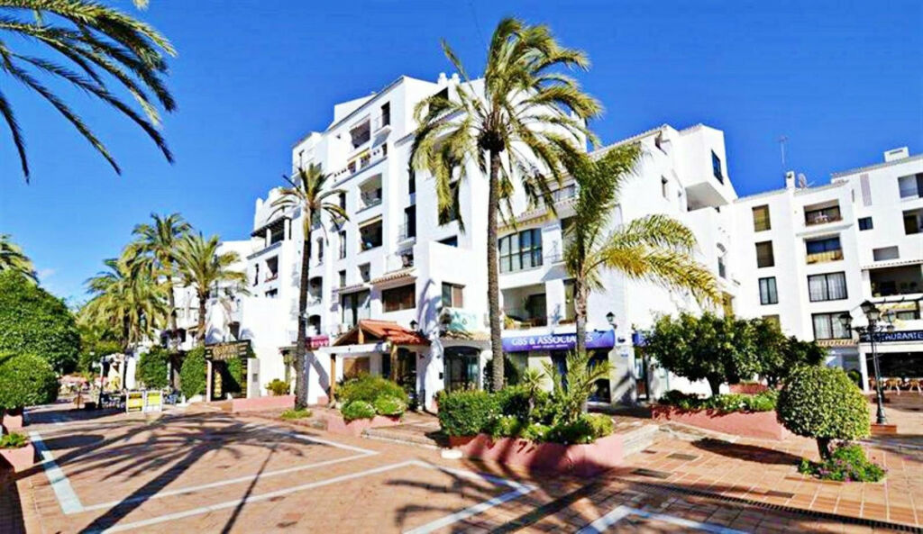Middle Floor Apartment Puerto Banús Málaga